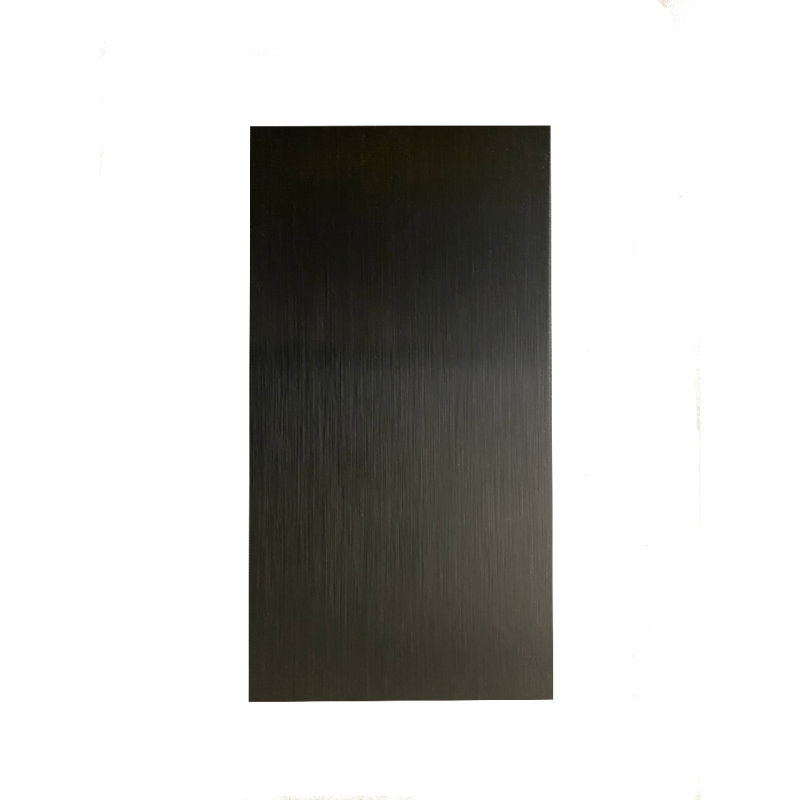 Crédence aluminium brossé composite adhésive 3mm pour cuisine moderne avec accessoires