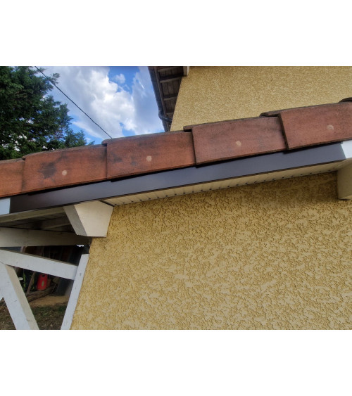 Bandeau de rive 2 plis sur mesure en aluminium couleur. Différent coloris disponibles