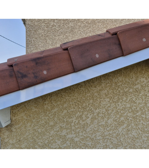 Bandeau de rive 1 pli sur mesure en aluminium couleur. Différent coloris disponibles